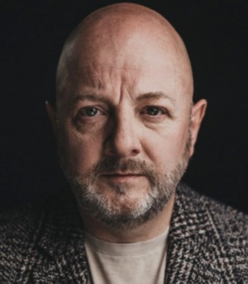 Portrait of Dave Wiggins, the performer and your first point of contact at BigWig Productions